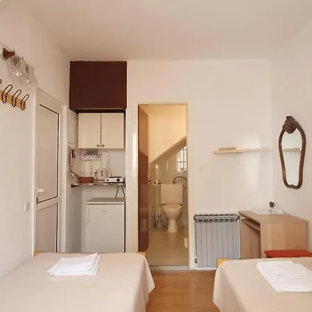 Juric - 2 A Lovely For 2 Apartment